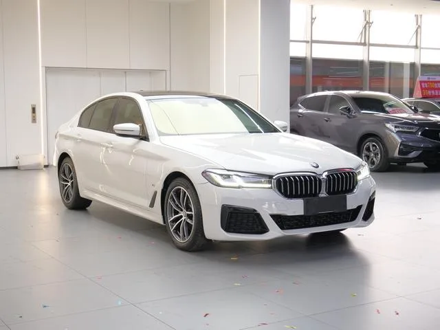BMW 5 Series 2020 525i M Conjunto deportivo exterior foto 3 BMW 5 Series 2020 525i M Conjunto deportivo exterior foto 3