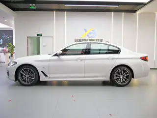 BMW 5 Series 2020 525i M Conjunto deportivo exterior foto 4 BMW 5 Series 2020 525i M Conjunto deportivo exterior foto 4