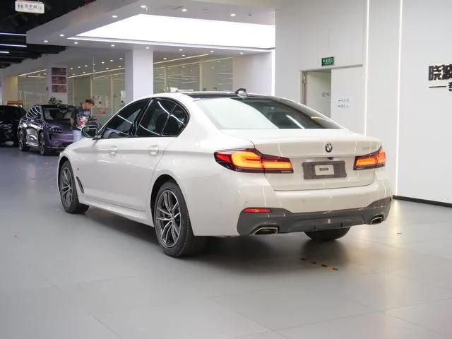 BMW 5 Series 2020 525i M Conjunto deportivo exterior foto 5 BMW 5 Series 2020 525i M Conjunto deportivo exterior foto 5