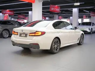 BMW 5 Series 2020 525i M Conjunto deportivo exterior foto 7 BMW 5 Series 2020 525i M Conjunto deportivo exterior foto 7