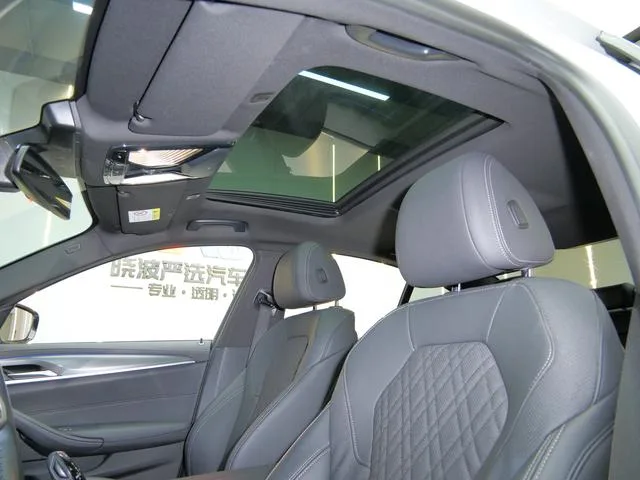 BMW 5 Series 2020 525i M Conjunto deportivo exterior foto 9 BMW 5 Series 2020 525i M Conjunto deportivo exterior foto 9