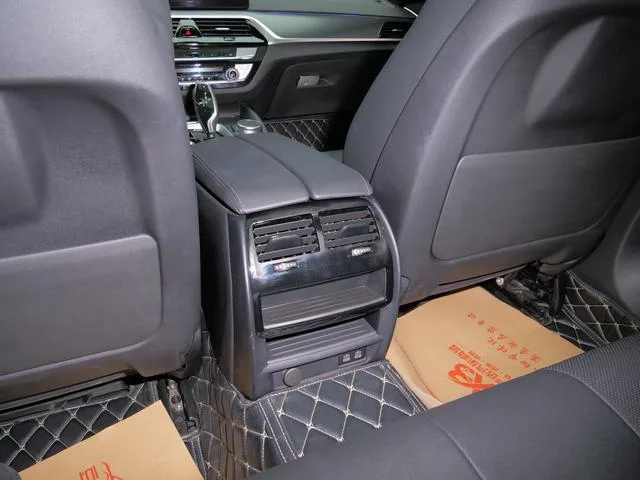BMW 5 Series 2020 525i M Conjunto deportivo interior foto 17 BMW 5 Series 2020 525i M Conjunto deportivo interior foto 17