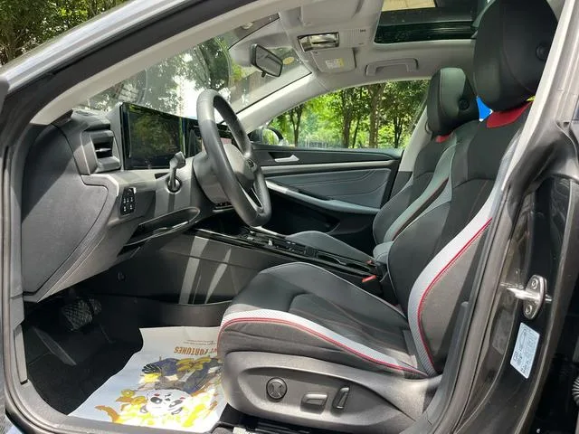 Volkswagen Lamando 2024 Lamando L 280TSI DSG Versión picante deslumbrante interior foto 7 Volkswagen Lamando 2024 Lamando L 280TSI DSG Versión picante deslumbrante interior foto 7