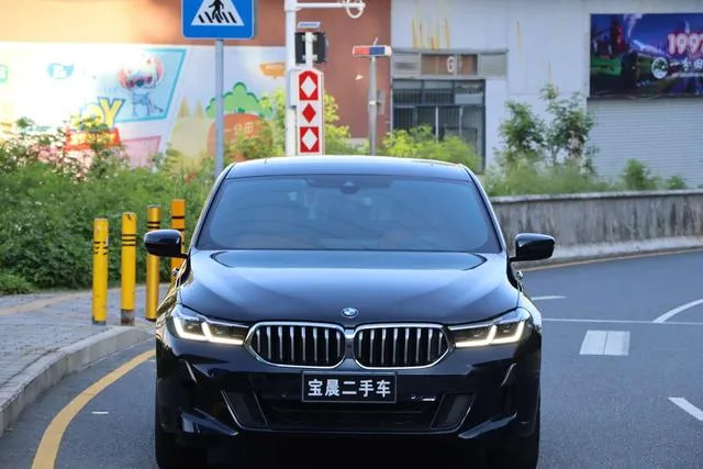 BMW 6 Series GT 2022 630i M Спортивный костюм экстерьер фото 2 BMW 6 Series GT 2022 630i M Спортивный костюм экстерьер фото 2