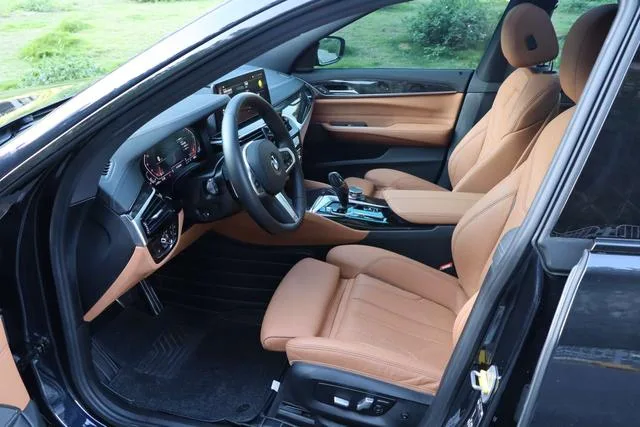 BMW 6 Series GT 2022 630i M Спортивный костюм интерьер фото 11 BMW 6 Series GT 2022 630i M Спортивный костюм интерьер фото 11