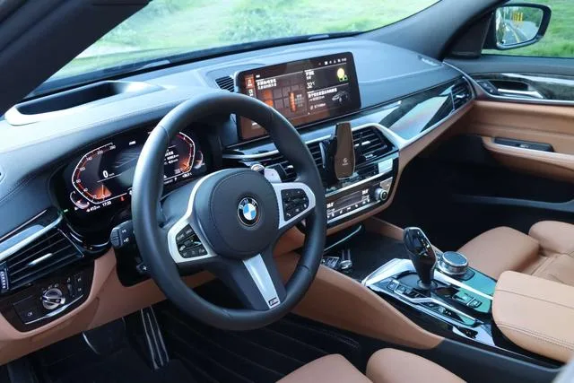 BMW 6 Series GT 2022 630i M Спортивный костюм интерьер фото 13 BMW 6 Series GT 2022 630i M Спортивный костюм интерьер фото 13