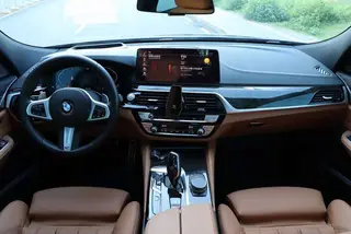 BMW 6 Series GT 2022 630i M Спортивный костюм интерьер фото 14 BMW 6 Series GT 2022 630i M Спортивный костюм интерьер фото 14