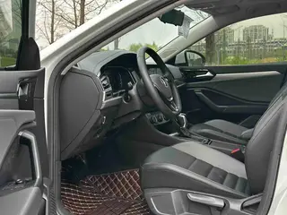 Volkswagen Sagitar 2022 280TSI DSG Versión volada exterior foto 4