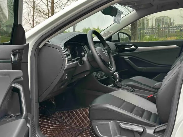 Volkswagen Sagitar 2022 280TSI DSG Versión volada exterior foto 4