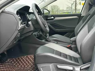 Volkswagen Sagitar 2022 280TSI DSG Versión volada exterior foto 5
