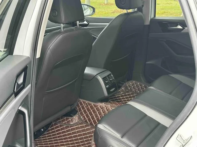 Volkswagen Sagitar 2022 280TSI DSG Versión volada exterior foto 7