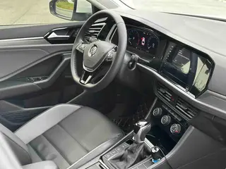 Volkswagen Sagitar 2022 280TSI DSG Versión volada interior foto 9