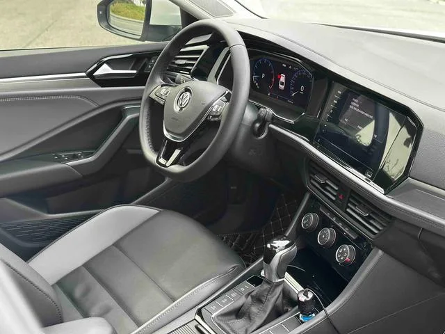 Volkswagen Sagitar 2022 280TSI DSG Versión volada interior foto 9