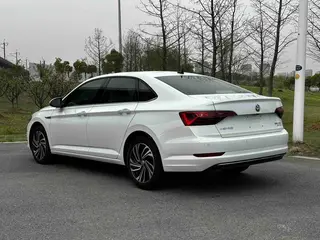 Volkswagen Sagitar 2022 280TSI DSG Versión volada interior foto 12