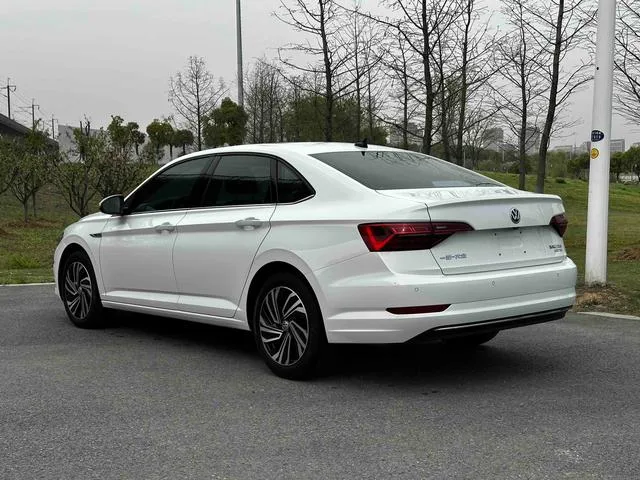 Volkswagen Sagitar 2022 280TSI DSG Versión volada interior foto 12