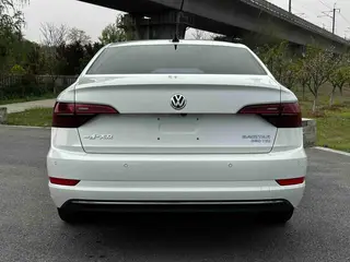 Volkswagen Sagitar 2022 280TSI DSG Versión volada interior foto 13