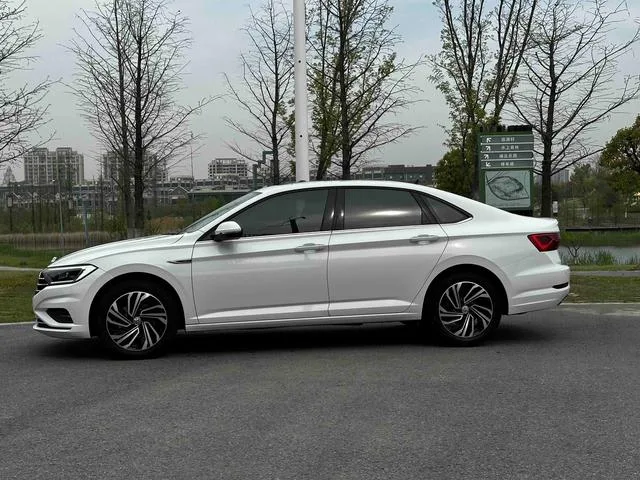 Volkswagen Sagitar 2022 280TSI DSG Versión volada interior foto 15