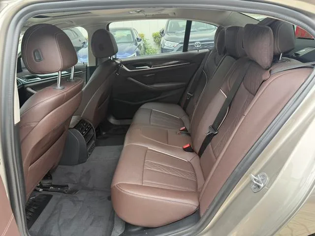 BMW 5 Series 2021 525Li Luxury Set interior photo 6