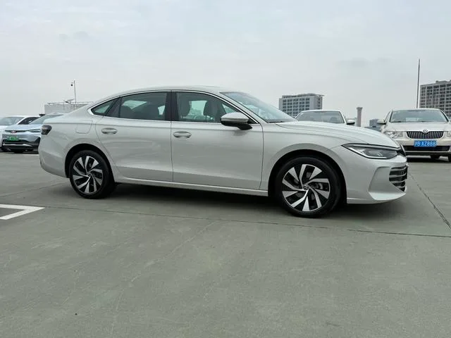 Volkswagen Passat 2025 Pro 300TSI Edición Long Yao exterior foto 5