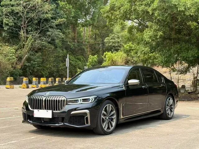 BMW 7 Series 2019 M760Li xDrive V12 Conjunto deportivo exterior foto 1 BMW 7 Series 2019 M760Li xDrive V12 Conjunto deportivo exterior foto 1