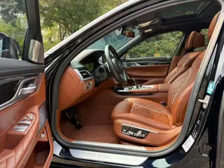 BMW 7 Series 2019 M760Li xDrive V12 Conjunto deportivo exterior foto 3 BMW 7 Series 2019 M760Li xDrive V12 Conjunto deportivo exterior foto 3