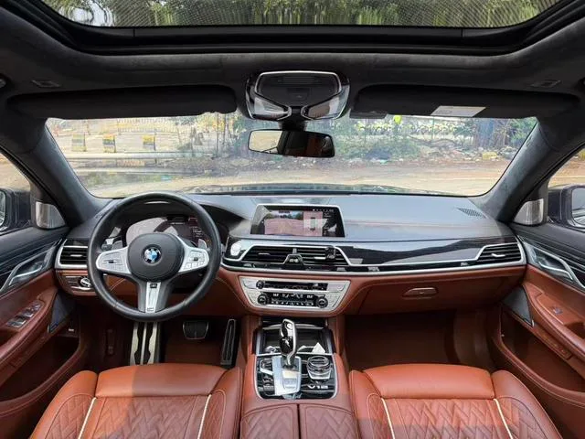 BMW 7 Series 2019 M760Li xDrive V12 Conjunto deportivo interior foto 8 BMW 7 Series 2019 M760Li xDrive V12 Conjunto deportivo interior foto 8