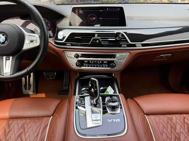 BMW 7 Series 2019 M760Li xDrive V12 Conjunto deportivo interior foto 9 BMW 7 Series 2019 M760Li xDrive V12 Conjunto deportivo interior foto 9