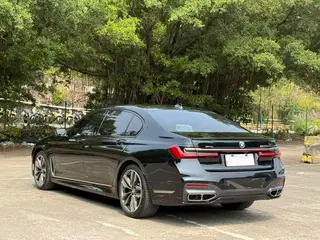 BMW 7 Series 2019 M760Li xDrive V12 Conjunto deportivo interior foto 10 BMW 7 Series 2019 M760Li xDrive V12 Conjunto deportivo interior foto 10