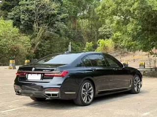 BMW 7 Series 2019 M760Li xDrive V12 Conjunto deportivo interior foto 12 BMW 7 Series 2019 M760Li xDrive V12 Conjunto deportivo interior foto 12