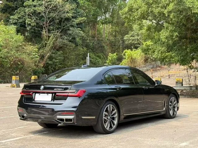 BMW 7 Series 2019 M760Li xDrive V12 Conjunto deportivo interior foto 12 BMW 7 Series 2019 M760Li xDrive V12 Conjunto deportivo interior foto 12