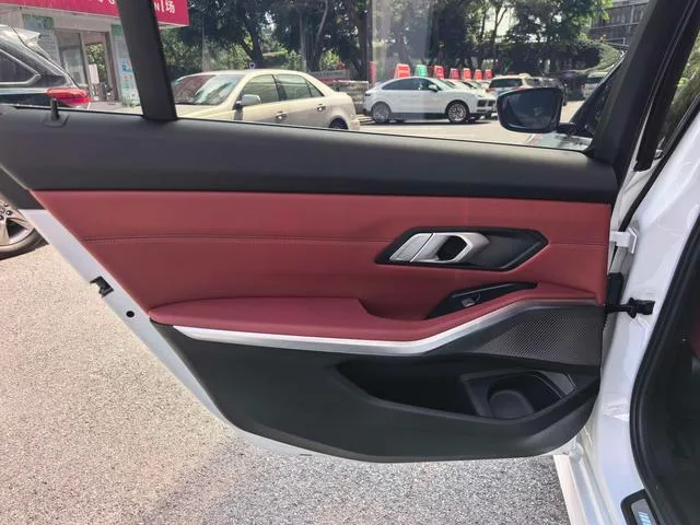 BMW 3 Series 2022 320Li M Sports suit interior photo 13