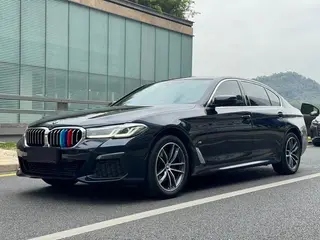 BMW 5 Series 2022 Reforma 525Li M Conjunto deportivo exterior foto 1 BMW 5 Series 2022 Reforma 525Li M Conjunto deportivo exterior foto 1