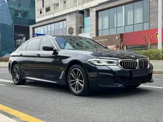 BMW 5 Series 2022 Reforma 525Li M Conjunto deportivo exterior foto 3 BMW 5 Series 2022 Reforma 525Li M Conjunto deportivo exterior foto 3