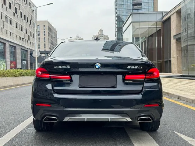 BMW 5 Series 2022 Reforma 525Li M Conjunto deportivo exterior foto 5 BMW 5 Series 2022 Reforma 525Li M Conjunto deportivo exterior foto 5