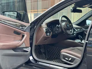 BMW 5 Series 2022 Reforma 525Li M Conjunto deportivo interior foto 7 BMW 5 Series 2022 Reforma 525Li M Conjunto deportivo interior foto 7