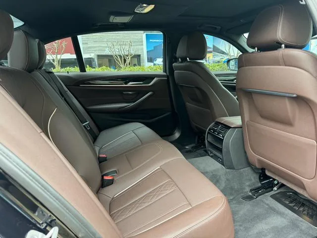 BMW 5 Series 2022 Reforma 525Li M Conjunto deportivo interior foto 9 BMW 5 Series 2022 Reforma 525Li M Conjunto deportivo interior foto 9