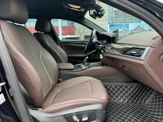 BMW 5 Series 2022 Reforma 525Li M Conjunto deportivo interior foto 10 BMW 5 Series 2022 Reforma 525Li M Conjunto deportivo interior foto 10
