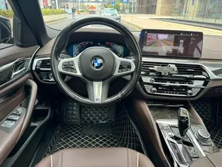 BMW 5 Series 2022 Reforma 525Li M Conjunto deportivo interior foto 11 BMW 5 Series 2022 Reforma 525Li M Conjunto deportivo interior foto 11