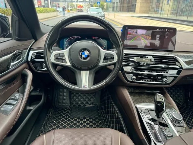 BMW 5 Series 2022 Reforma 525Li M Conjunto deportivo interior foto 11 BMW 5 Series 2022 Reforma 525Li M Conjunto deportivo interior foto 11