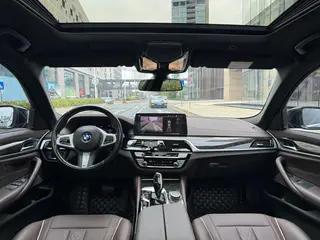 BMW 5 Series 2022 Reforma 525Li M Conjunto deportivo interior foto 12 BMW 5 Series 2022 Reforma 525Li M Conjunto deportivo interior foto 12
