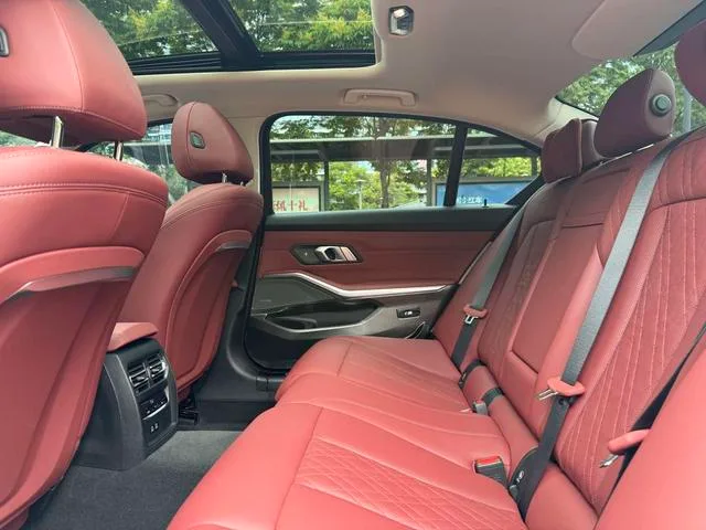 BMW 3 Series 2023 325Li M Sports Night Suit interior photo 11 BMW 3 Series 2023 325Li M Sports Night Suit interior photo 11