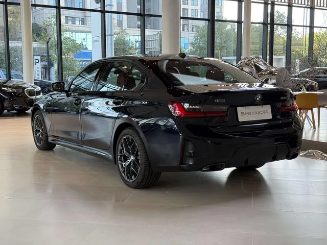 BMW 3 Series 2025 330Li M Traje nocturno deportivo Yao exterior foto 4