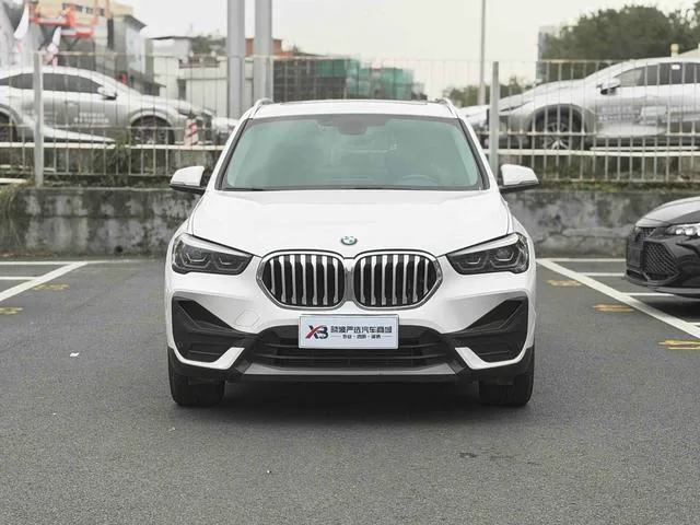 BMW X1 2022 sDrive25Li Лидирующий экстерьер фото 2 BMW X1 2022 sDrive25Li Лидирующий экстерьер фото 2