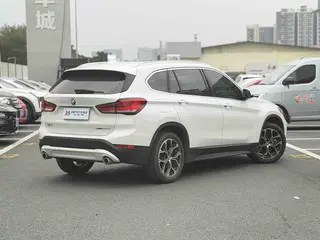 BMW X1 2022 sDrive25Li Лидирующий экстерьер фото 3 BMW X1 2022 sDrive25Li Лидирующий экстерьер фото 3