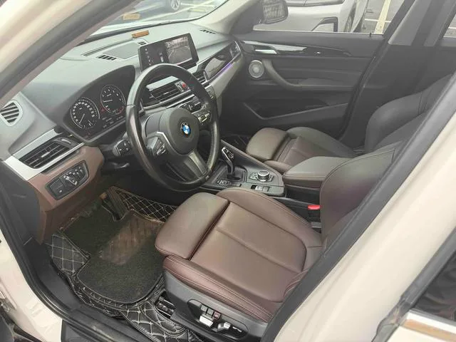 BMW X1 2022 sDrive25Li Лидирующий экстерьер фото 7 BMW X1 2022 sDrive25Li Лидирующий экстерьер фото 7