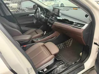 BMW X1 2022 sDrive25Li Лидирующий интерьер фото 10 BMW X1 2022 sDrive25Li Лидирующий интерьер фото 10