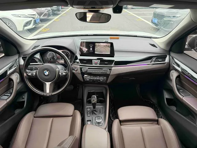 BMW X1 2022 sDrive25Li Лидирующий интерьер фото 12 BMW X1 2022 sDrive25Li Лидирующий интерьер фото 12