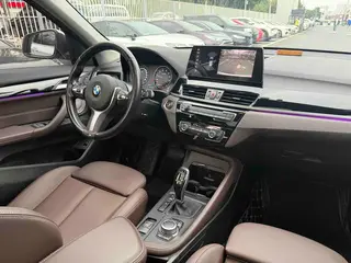 BMW X1 2022 sDrive25Li Лидирующий интерьер фото 14 BMW X1 2022 sDrive25Li Лидирующий интерьер фото 14