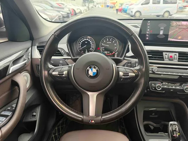 BMW X1 2022 sDrive25Li Лидирующий интерьер фото 15 BMW X1 2022 sDrive25Li Лидирующий интерьер фото 15