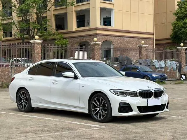 BMW 3 Series 2022 325Li M Conjunto deportivo exterior foto 3